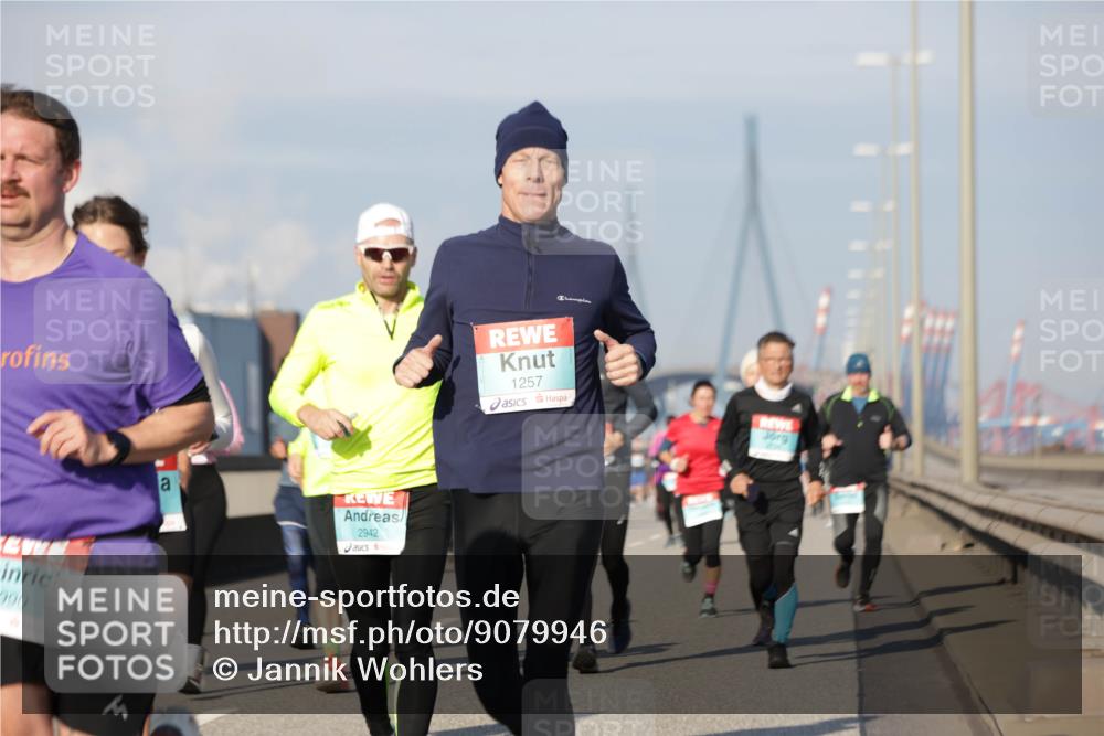 03.10.2025 - Köhlbrandbrückenlauf Jannik Wohlers http://msf.ph/oto/9079946 03.10.2025 09:53:44 Position 3 990, 2942, 1257 meine-sportfotos.de