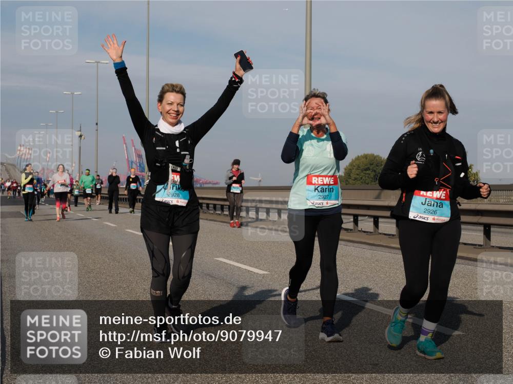 03.10.2025 - Köhlbrandbrückenlauf Fabian Wolf http://msf.ph/oto/9079947 03.10.2025 10:17:20 Position 3 2928, 2927, 2926 meine-sportfotos.de