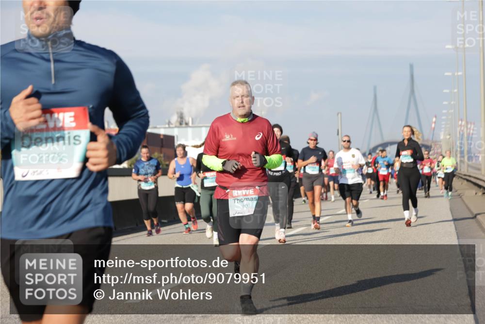 03.10.2025 - Köhlbrandbrückenlauf Jannik Wohlers http://msf.ph/oto/9079951 03.10.2025 10:01:44 Position 3 2376, 2800 meine-sportfotos.de