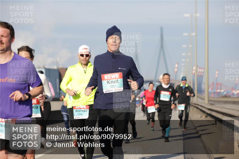 03.10.2025 - Köhlbrandbrückenlauf Jannik Wohlers http://msf.ph/oto/9079952 03.10.2025 09:53:44 Position 3 90, 2942, 1257 meine-sportfotos.de