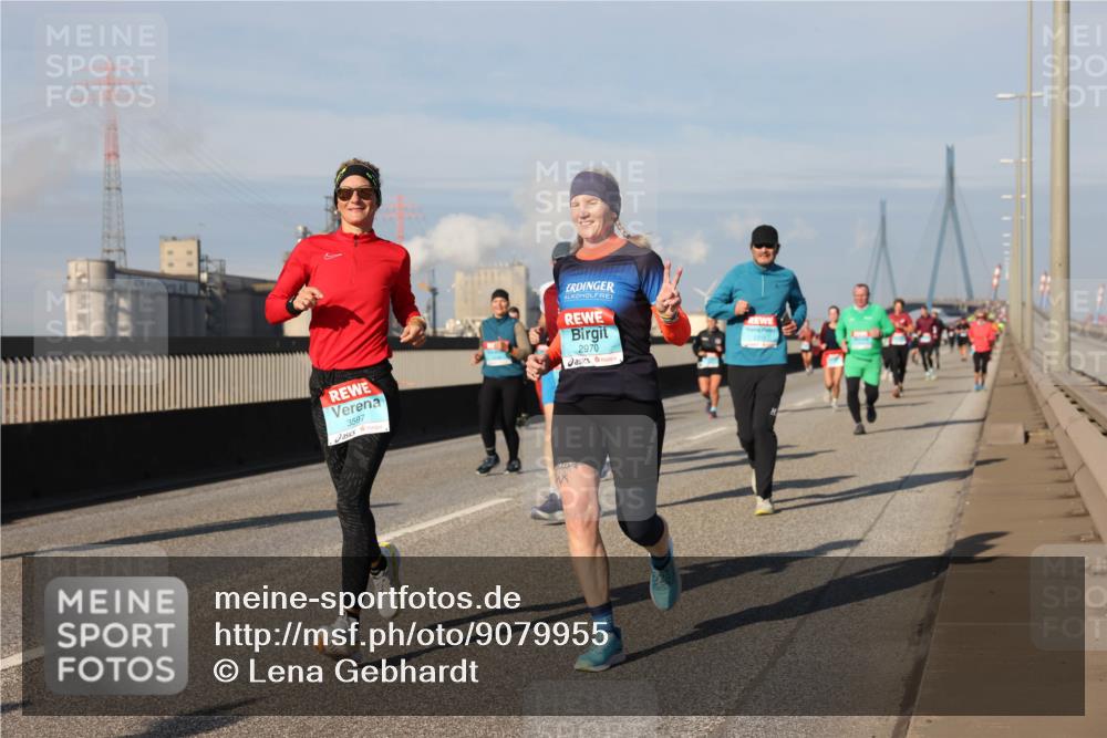 03.10.2025 - Köhlbrandbrückenlauf Lena Gebhardt http://msf.ph/oto/9079955 03.10.2025 10:03:36 Position 2 3597, 2970 meine-sportfotos.de