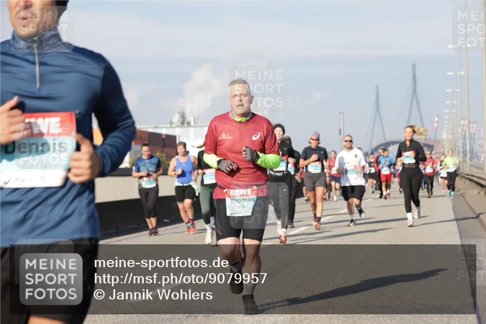 03.10.2025 - Köhlbrandbrückenlauf Jannik Wohlers http://msf.ph/oto/9079957 03.10.2025 10:01:44 Position 3 2376, 2800 meine-sportfotos.de
