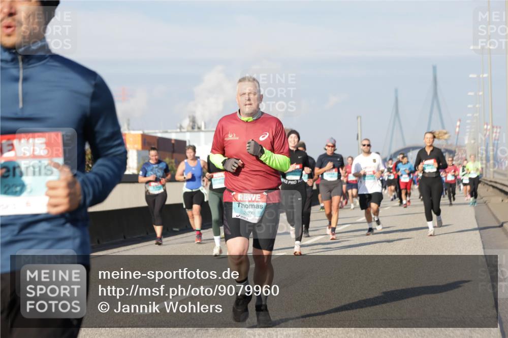 03.10.2025 - Köhlbrandbrückenlauf Jannik Wohlers http://msf.ph/oto/9079960 03.10.2025 10:01:44 Position 3 2376, 2800 meine-sportfotos.de