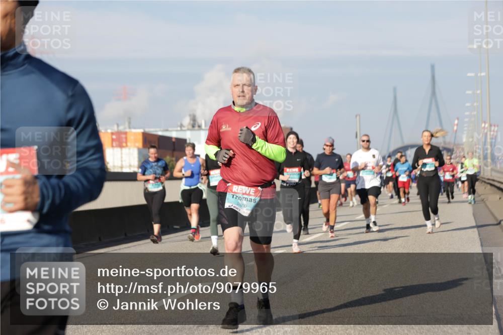 03.10.2025 - Köhlbrandbrückenlauf Jannik Wohlers http://msf.ph/oto/9079965 03.10.2025 10:01:44 Position 3 2600 meine-sportfotos.de