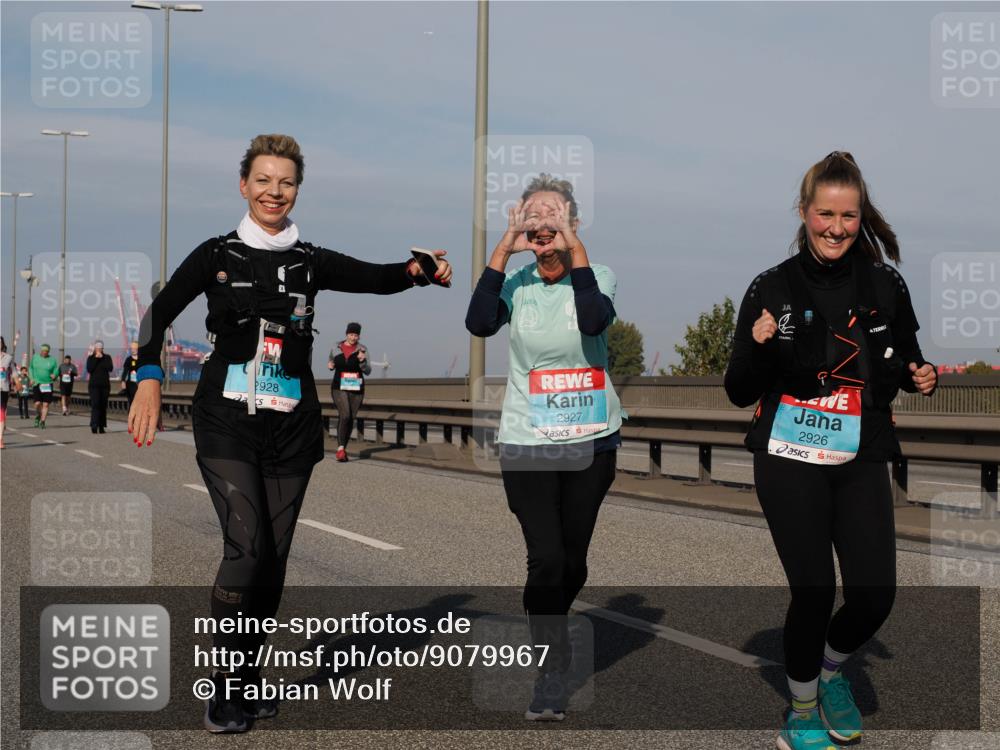 03.10.2025 - Köhlbrandbrückenlauf Fabian Wolf http://msf.ph/oto/9079967 03.10.2025 10:17:21 Position 3 2928, 2927, 2926 meine-sportfotos.de