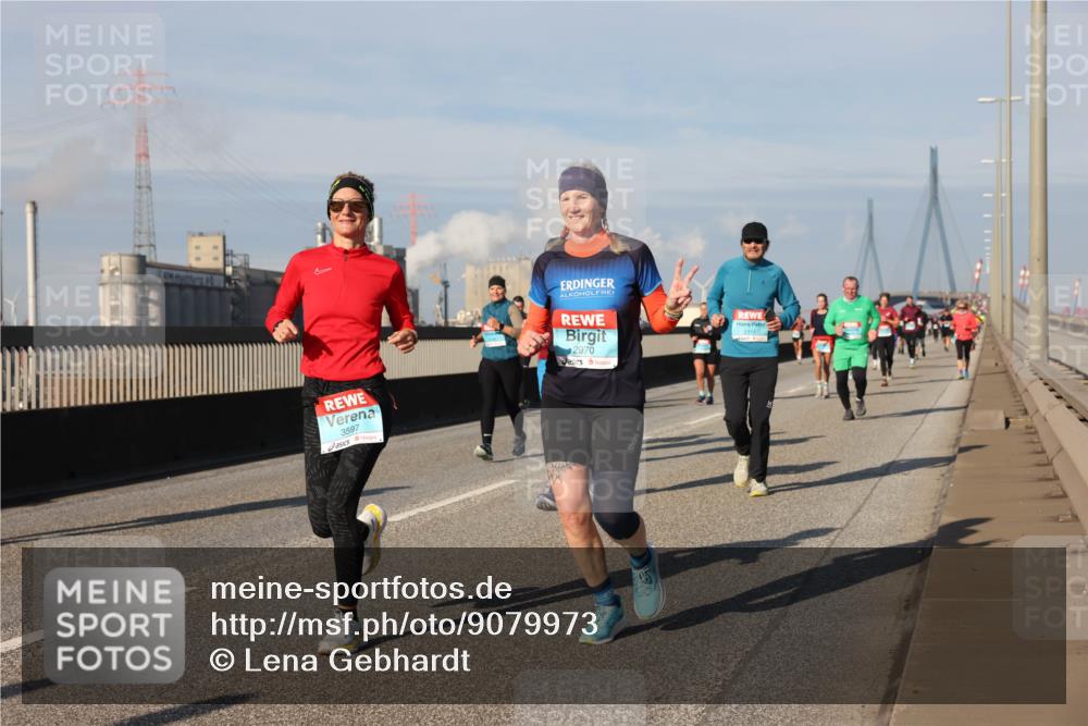 03.10.2025 - Köhlbrandbrückenlauf Lena Gebhardt http://msf.ph/oto/9079973 03.10.2025 10:03:36 Position 2 3597, 2970 meine-sportfotos.de