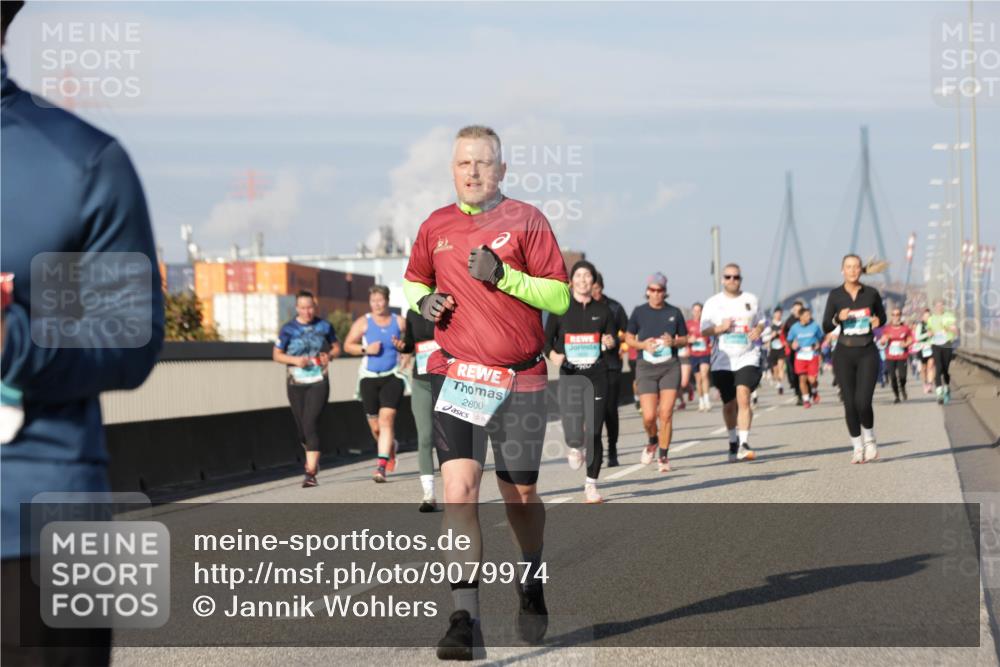 03.10.2025 - Köhlbrandbrückenlauf Jannik Wohlers http://msf.ph/oto/9079974 03.10.2025 10:01:44 Position 3 2800 meine-sportfotos.de