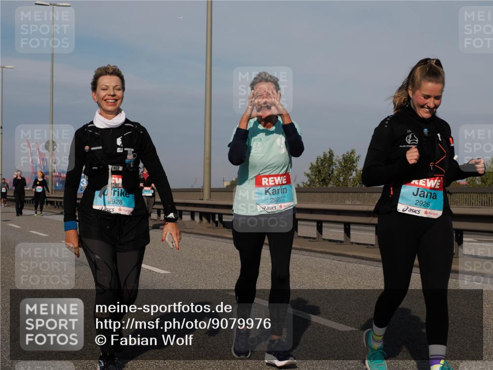 03.10.2025 - Köhlbrandbrückenlauf Fabian Wolf http://msf.ph/oto/9079976 03.10.2025 10:17:21 Position 3 2928, 2927, 2926 meine-sportfotos.de
