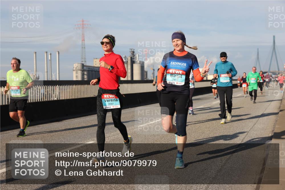 03.10.2025 - Köhlbrandbrückenlauf Lena Gebhardt http://msf.ph/oto/9079979 03.10.2025 10:03:37 Position 2 6, 3597, 2970 meine-sportfotos.de