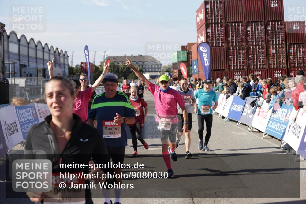 03.10.2025 - Köhlbrandbrückenlauf Jannik Wohlers http://msf.ph/oto/9080030 03.10.2025 13:17:47 Ziel 4410, 4645, 4679, 4829, 5168, 5339, 5685, 5731, 5732, 5917, 6331, 6388, 6485, 6704 meine-sportfotos.de
