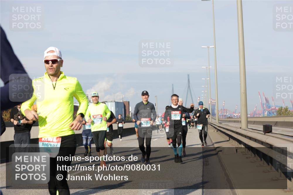 03.10.2025 - Köhlbrandbrückenlauf Jannik Wohlers http://msf.ph/oto/9080031 03.10.2025 09:53:46 Position 3 2842, 1409, 2730 meine-sportfotos.de