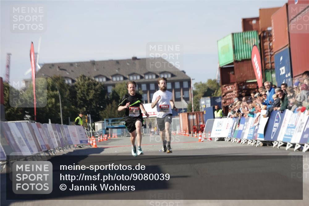 03.10.2025 - Köhlbrandbrückenlauf Jannik Wohlers http://msf.ph/oto/9080039 03.10.2025 12:50:03 Ziel 4035, 6086 meine-sportfotos.de