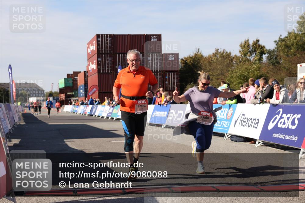 03.10.2025 - Köhlbrandbrückenlauf Lena Gebhardt http://msf.ph/oto/9080088 03.10.2025 13:45:29 Ziel 5223, 5600, 5999, 6695 meine-sportfotos.de