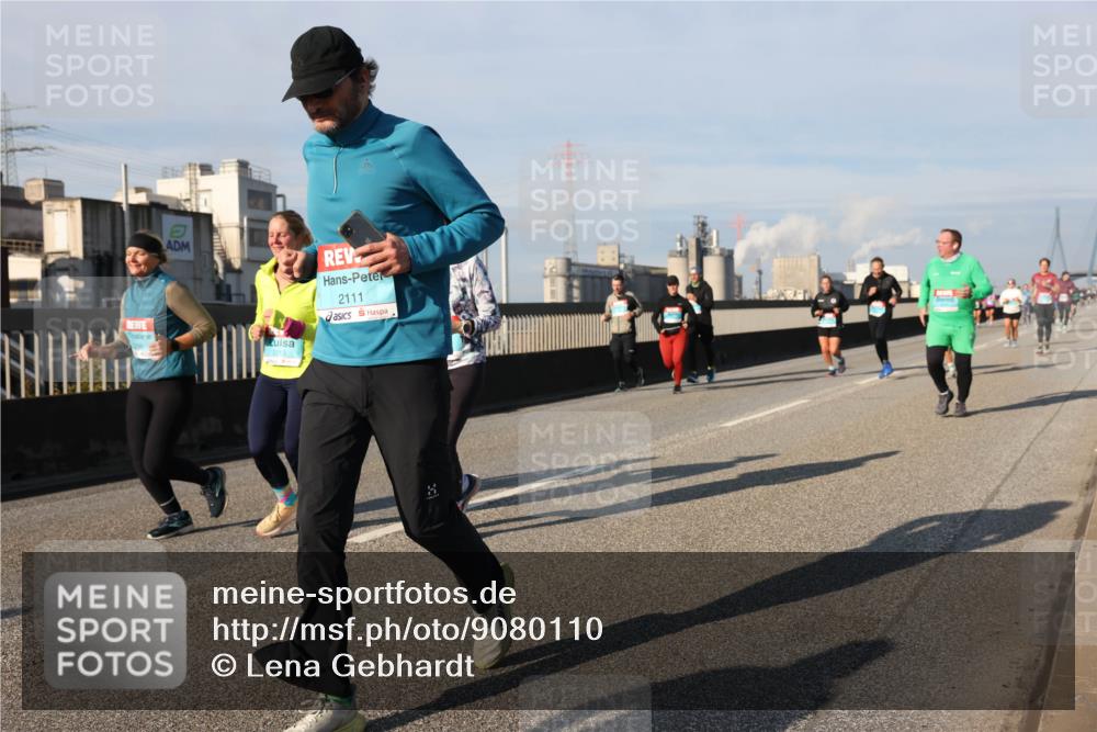 03.10.2025 - Köhlbrandbrückenlauf Lena Gebhardt http://msf.ph/oto/9080110 03.10.2025 10:03:40 Position 2 6, 2111 meine-sportfotos.de