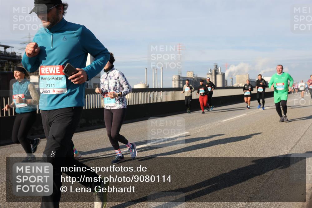 03.10.2025 - Köhlbrandbrückenlauf Lena Gebhardt http://msf.ph/oto/9080114 03.10.2025 10:03:41 Position 2 2111, 1697 meine-sportfotos.de
