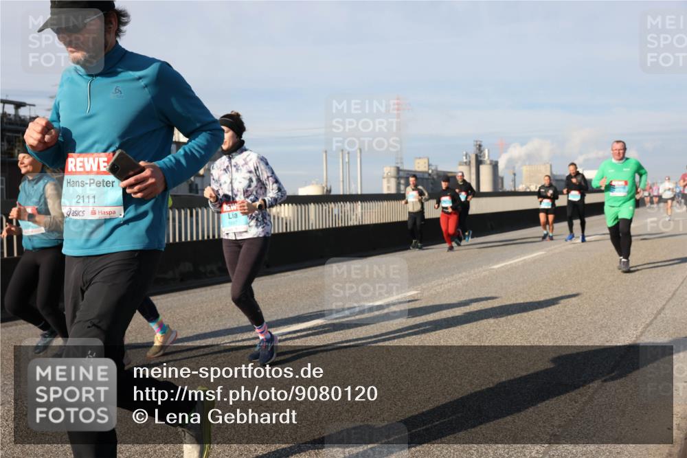 03.10.2025 - Köhlbrandbrückenlauf Lena Gebhardt http://msf.ph/oto/9080120 03.10.2025 10:03:41 Position 2 2111, 1697 meine-sportfotos.de