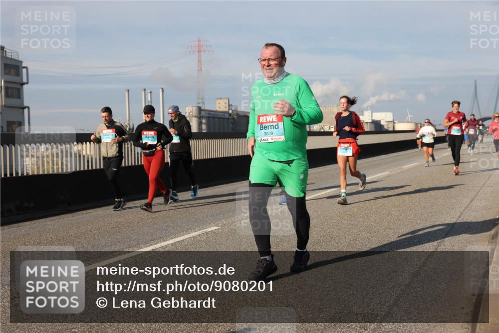 03.10.2025 - Köhlbrandbrückenlauf Lena Gebhardt http://msf.ph/oto/9080201 03.10.2025 10:03:43 Position 2 3039 meine-sportfotos.de