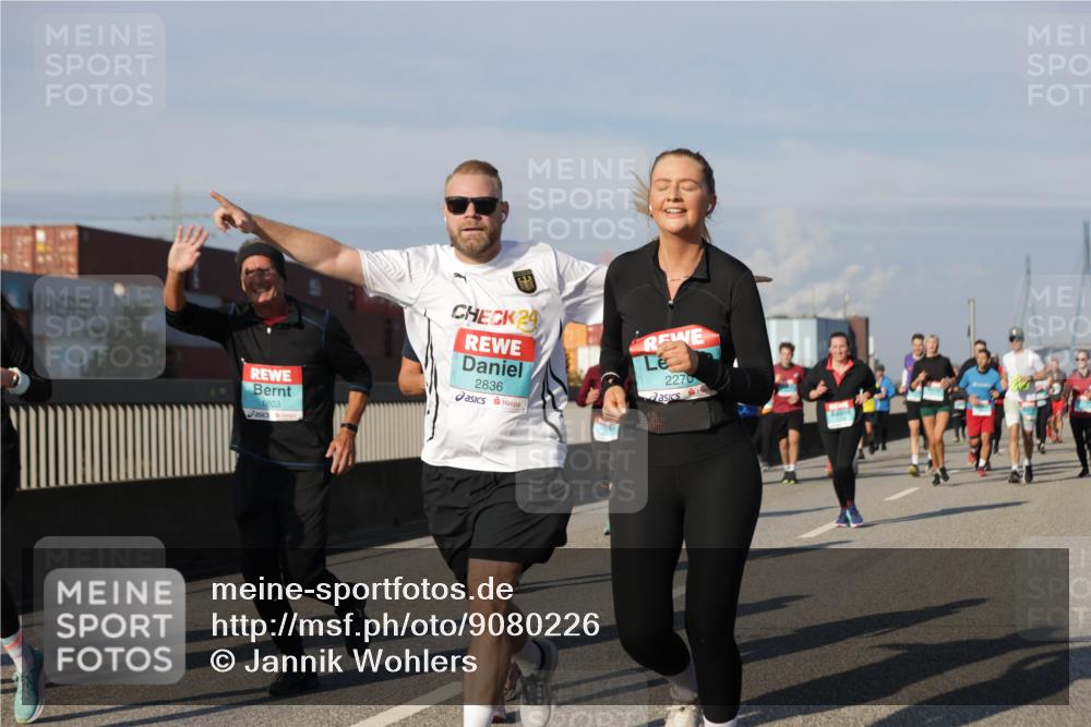 03.10.2025 - Köhlbrandbrückenlauf Jannik Wohlers http://msf.ph/oto/9080226 03.10.2025 10:01:50 Position 3 1803, 24, 2836, 2270 meine-sportfotos.de
