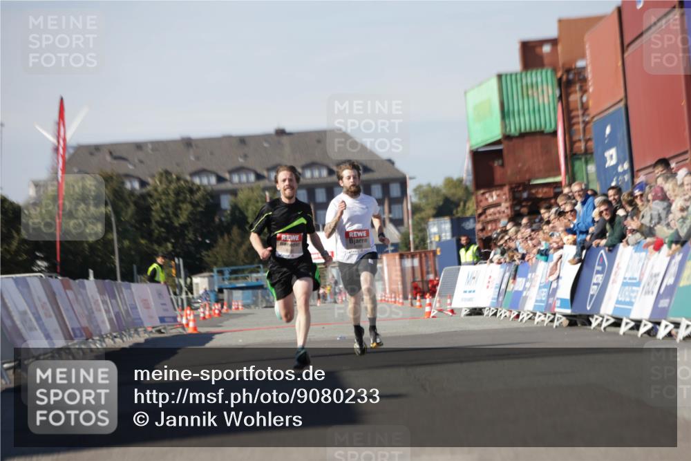 03.10.2025 - Köhlbrandbrückenlauf Jannik Wohlers http://msf.ph/oto/9080233 03.10.2025 12:50:03 Ziel 4035, 6086 meine-sportfotos.de
