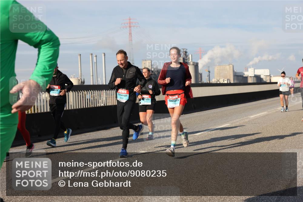 03.10.2025 - Köhlbrandbrückenlauf Lena Gebhardt http://msf.ph/oto/9080235 03.10.2025 10:03:44 Position 2 2137, 125 meine-sportfotos.de