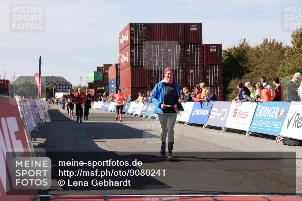 03.10.2025 - Köhlbrandbrückenlauf Lena Gebhardt http://msf.ph/oto/9080241 03.10.2025 13:45:43 Ziel 5184 meine-sportfotos.de