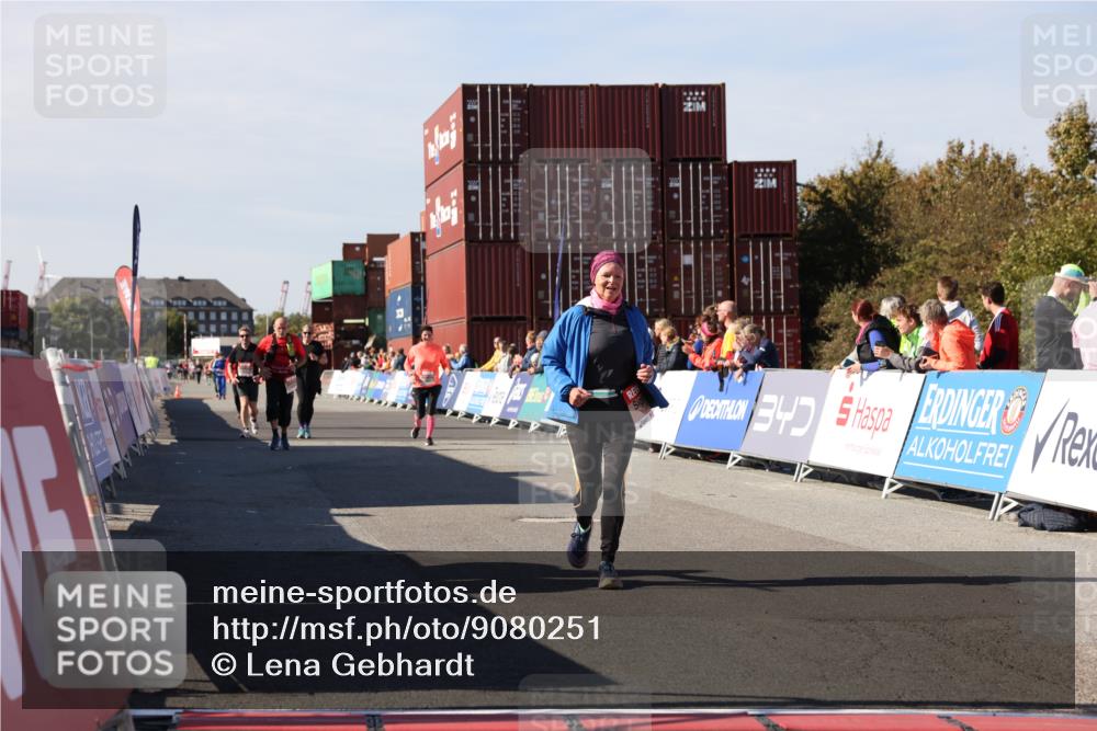 03.10.2025 - Köhlbrandbrückenlauf Lena Gebhardt http://msf.ph/oto/9080251 03.10.2025 13:45:43 Ziel 5184 meine-sportfotos.de
