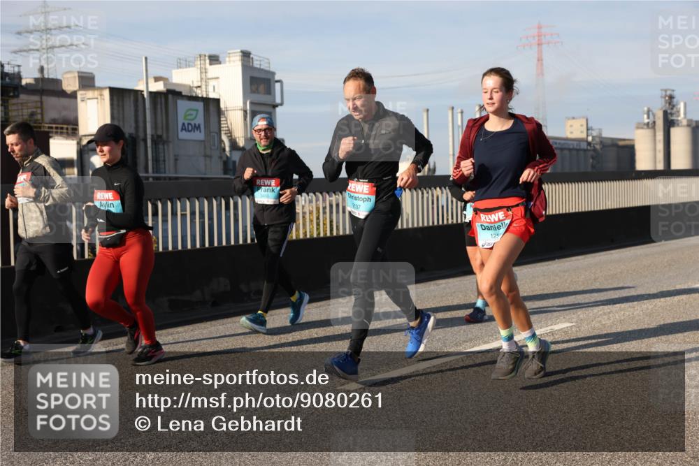 03.10.2025 - Köhlbrandbrückenlauf Lena Gebhardt http://msf.ph/oto/9080261 03.10.2025 10:03:44 Position 2 3455, 2137, 125 meine-sportfotos.de