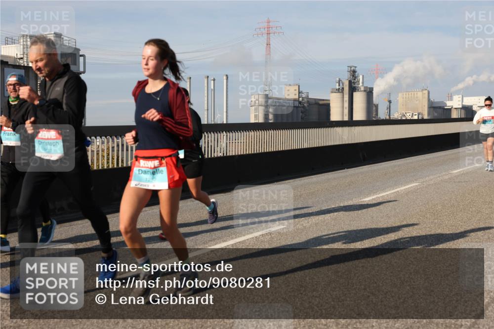 03.10.2025 - Köhlbrandbrückenlauf Lena Gebhardt http://msf.ph/oto/9080281 03.10.2025 10:03:45 Position 2 837, 122 meine-sportfotos.de