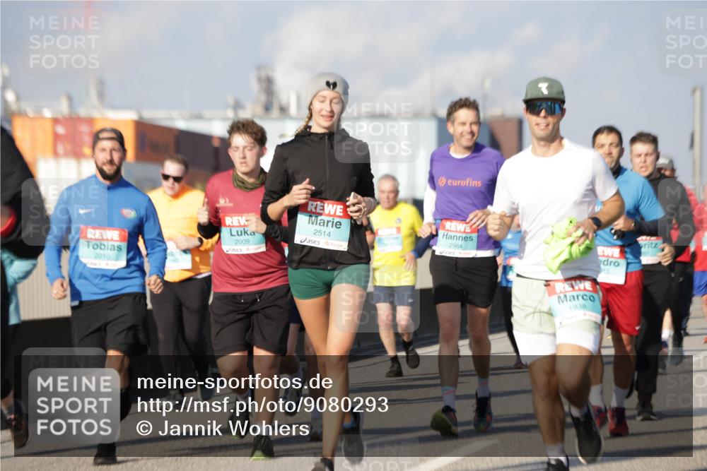03.10.2025 - Köhlbrandbrückenlauf Jannik Wohlers http://msf.ph/oto/9080293 03.10.2025 10:01:53 Position 3 2010, 2009, 2514, 2984, 1938 meine-sportfotos.de