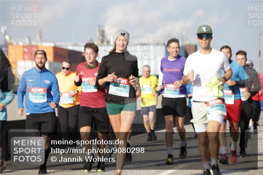 03.10.2025 - Köhlbrandbrückenlauf Jannik Wohlers http://msf.ph/oto/9080298 03.10.2025 10:01:53 Position 3 2009, 2010, 2514, 2984, 4, 1938 meine-sportfotos.de