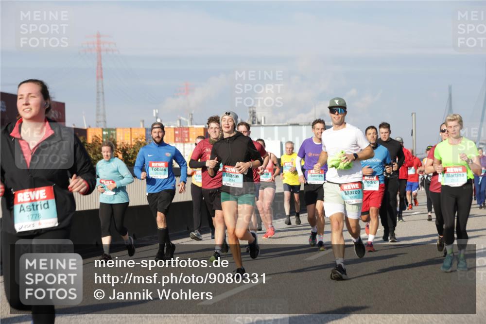 03.10.2025 - Köhlbrandbrückenlauf Jannik Wohlers http://msf.ph/oto/9080331 03.10.2025 10:01:54 Position 3 1778, 2010, 2514, 1938 meine-sportfotos.de