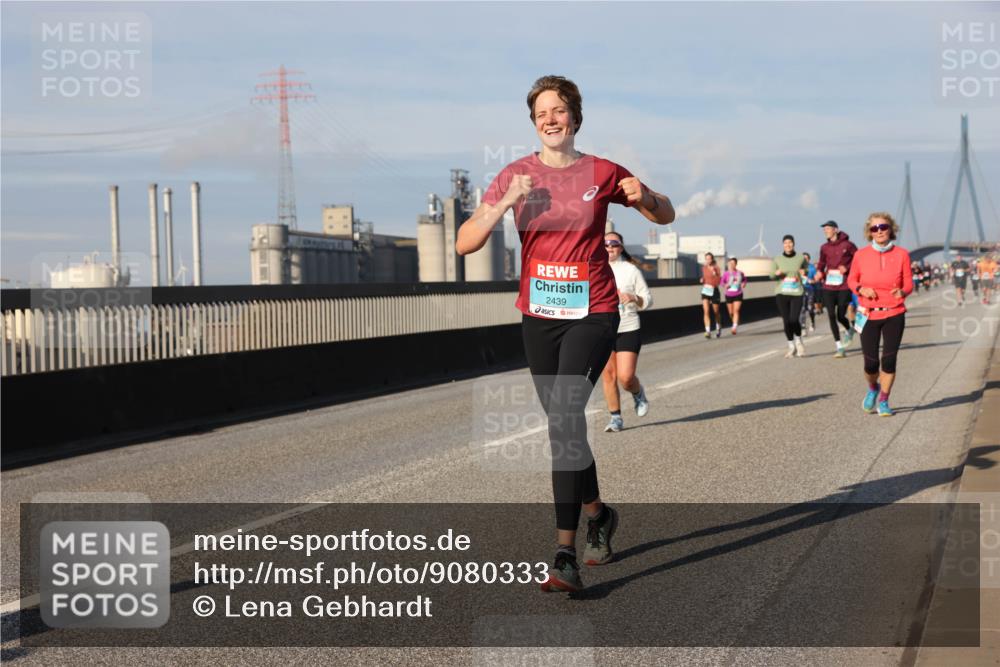 03.10.2025 - Köhlbrandbrückenlauf Lena Gebhardt http://msf.ph/oto/9080333 03.10.2025 10:03:46 Position 2 2439, 73 meine-sportfotos.de
