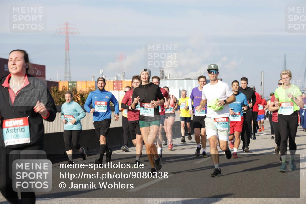03.10.2025 - Köhlbrandbrückenlauf Jannik Wohlers http://msf.ph/oto/9080338 03.10.2025 10:01:54 Position 3 1778, 2010, 2514, 1938 meine-sportfotos.de