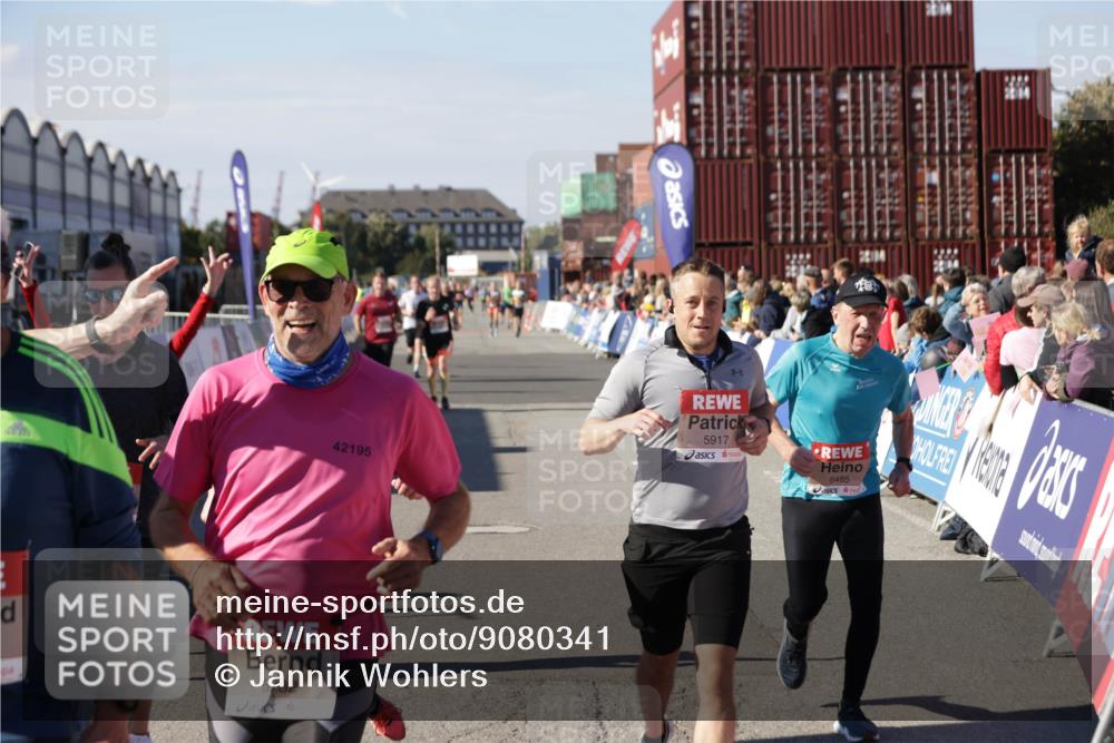 03.10.2025 - Köhlbrandbrückenlauf Jannik Wohlers http://msf.ph/oto/9080341 03.10.2025 13:17:49 Ziel 4410, 4645, 4679, 4829, 5168, 5339, 5685, 5731, 5732, 5917, 6153, 6331, 6435, 6485, 6704 meine-sportfotos.de