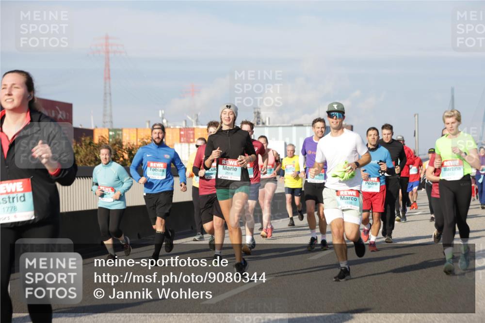 03.10.2025 - Köhlbrandbrückenlauf Jannik Wohlers http://msf.ph/oto/9080344 03.10.2025 10:01:54 Position 3 1778, 2514, 2010, 1938, 1815 meine-sportfotos.de