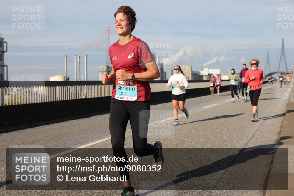 03.10.2025 - Köhlbrandbrückenlauf Lena Gebhardt http://msf.ph/oto/9080352 03.10.2025 10:03:47 Position 2 2439 meine-sportfotos.de