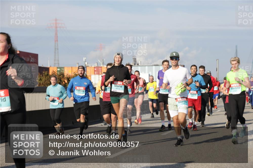 03.10.2025 - Köhlbrandbrückenlauf Jannik Wohlers http://msf.ph/oto/9080357 03.10.2025 10:01:54 Position 3 2514, 2010, 1938, 1815 meine-sportfotos.de