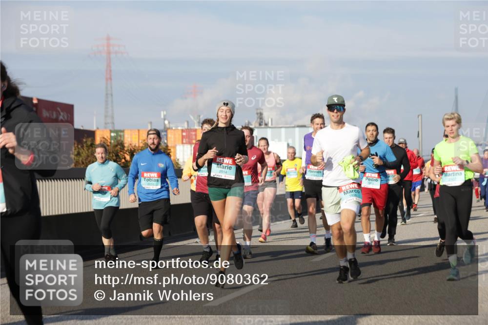 03.10.2025 - Köhlbrandbrückenlauf Jannik Wohlers http://msf.ph/oto/9080362 03.10.2025 10:01:54 Position 3 2514, 1938, 1815, 2502 meine-sportfotos.de
