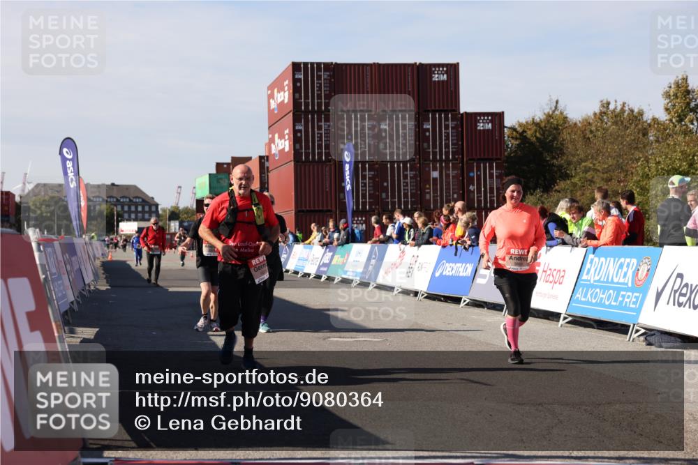 03.10.2025 - Köhlbrandbrückenlauf Lena Gebhardt http://msf.ph/oto/9080364 03.10.2025 13:45:49 Ziel 5184, 5375, 5376, 5860, 6029 meine-sportfotos.de