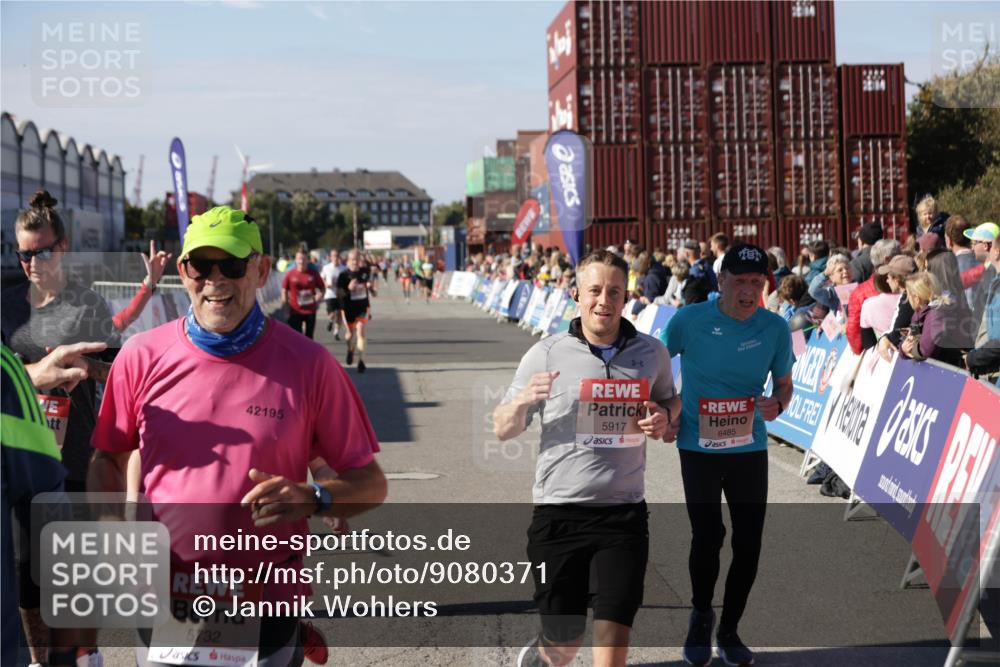 03.10.2025 - Köhlbrandbrückenlauf Jannik Wohlers http://msf.ph/oto/9080371 03.10.2025 13:17:49 Ziel 4410, 4645, 4679, 4829, 5168, 5339, 5685, 5731, 5732, 5917, 6153, 6331, 6435, 6485, 6704 meine-sportfotos.de