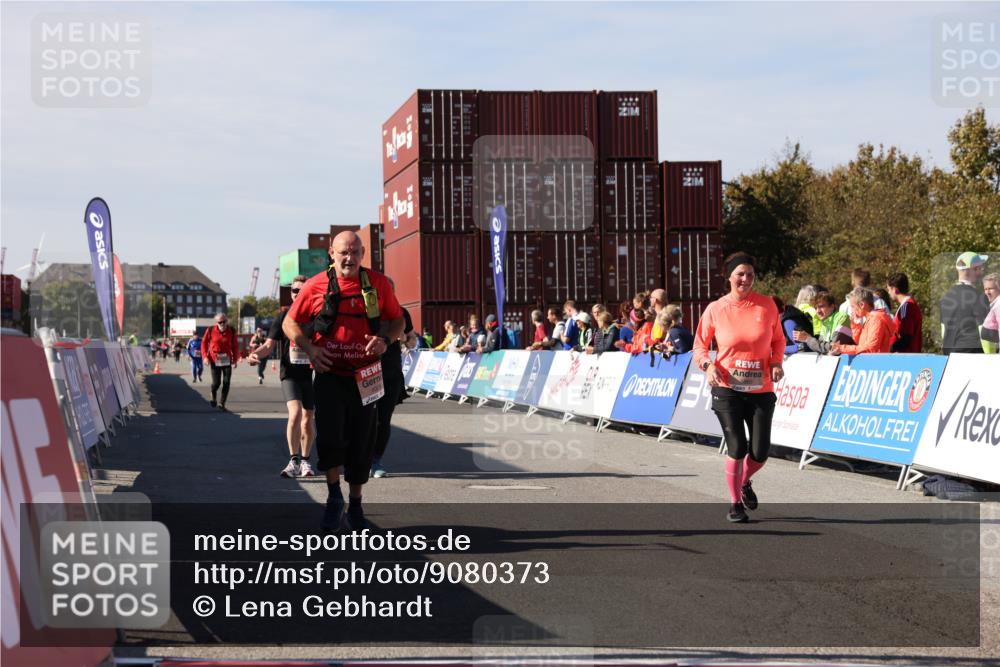 03.10.2025 - Köhlbrandbrückenlauf Lena Gebhardt http://msf.ph/oto/9080373 03.10.2025 13:45:49 Ziel 5184, 5375, 5376, 5860, 6029 meine-sportfotos.de