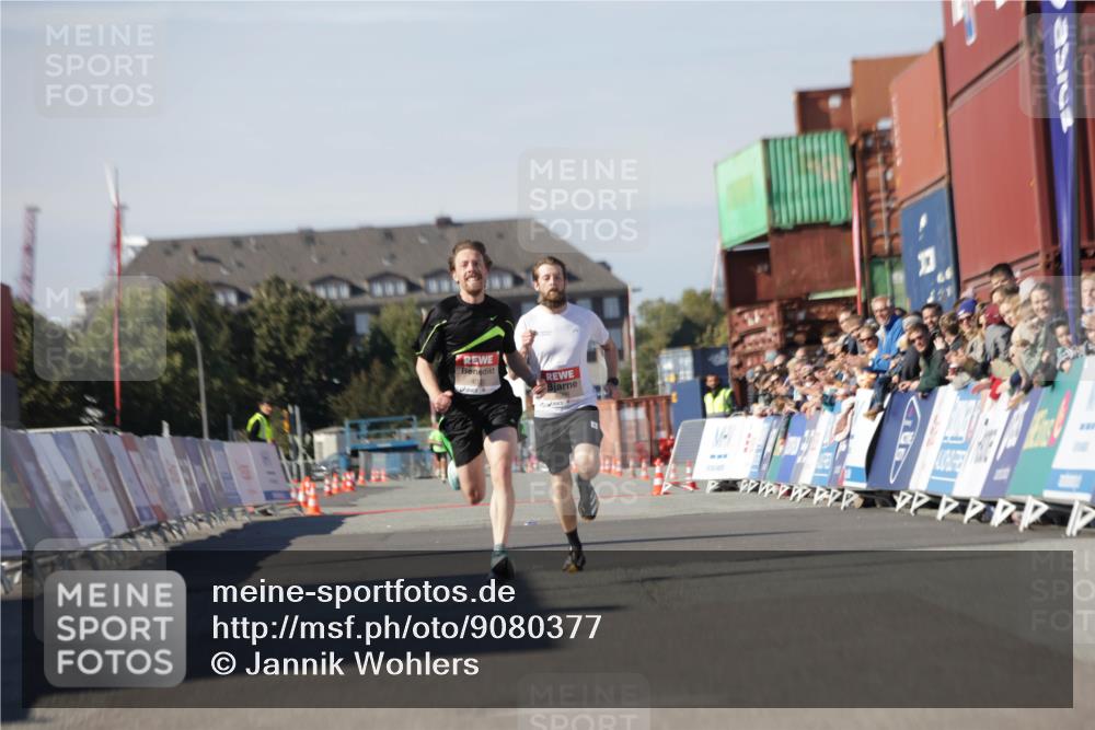 03.10.2025 - Köhlbrandbrückenlauf Jannik Wohlers http://msf.ph/oto/9080377 03.10.2025 12:50:04 Ziel 4035, 6086 meine-sportfotos.de