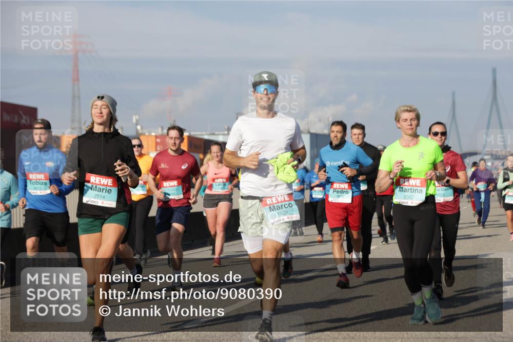 03.10.2025 - Köhlbrandbrückenlauf Jannik Wohlers http://msf.ph/oto/9080390 03.10.2025 10:01:55 Position 3 2010, 2514, 1938, 1815, 2502, 1920 meine-sportfotos.de