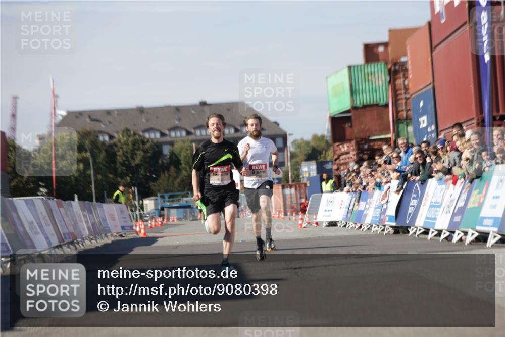 03.10.2025 - Köhlbrandbrückenlauf Jannik Wohlers http://msf.ph/oto/9080398 03.10.2025 12:50:04 Ziel 4035, 6086 meine-sportfotos.de