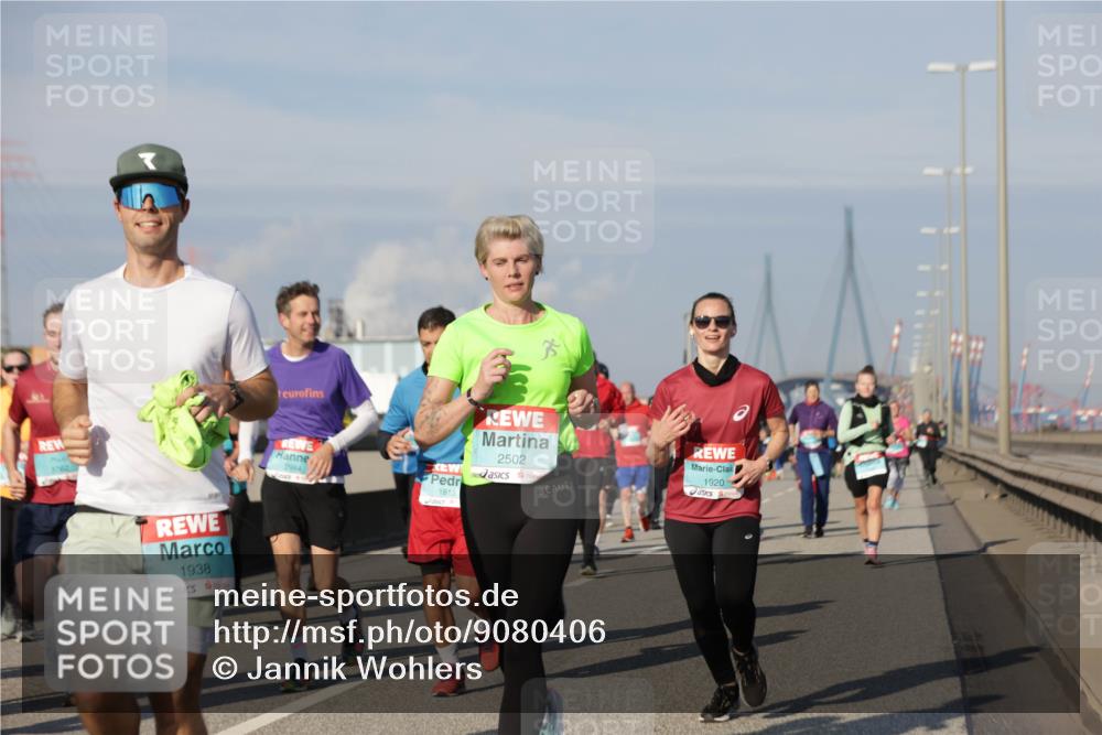 03.10.2025 - Köhlbrandbrückenlauf Jannik Wohlers http://msf.ph/oto/9080406 03.10.2025 10:01:56 Position 3 1938, 2984, 2502, 1920, 1815 meine-sportfotos.de
