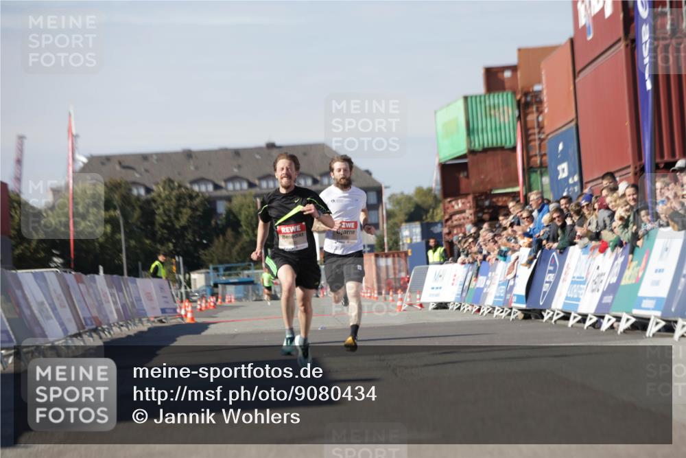 03.10.2025 - Köhlbrandbrückenlauf Jannik Wohlers http://msf.ph/oto/9080434 03.10.2025 12:50:04 Ziel 4035, 6086 meine-sportfotos.de