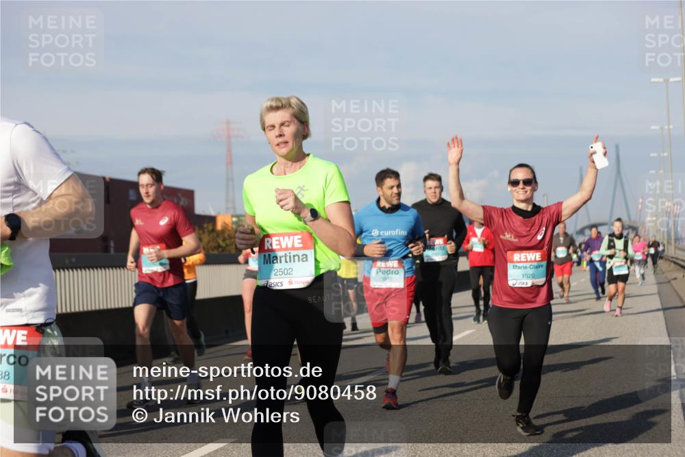 03.10.2025 - Köhlbrandbrückenlauf Jannik Wohlers http://msf.ph/oto/9080458 03.10.2025 10:01:57 Position 3 38, 2502, 1815, 1920 meine-sportfotos.de