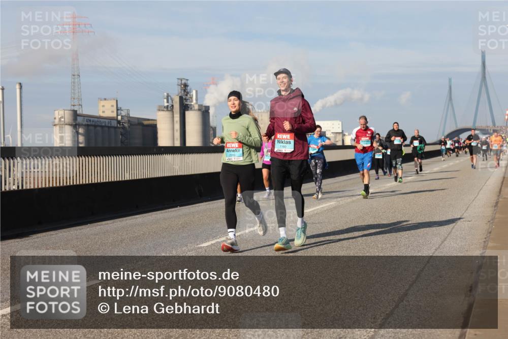 03.10.2025 - Köhlbrandbrückenlauf Lena Gebhardt http://msf.ph/oto/9080480 03.10.2025 10:03:51 Position 2 2310, 1160 meine-sportfotos.de