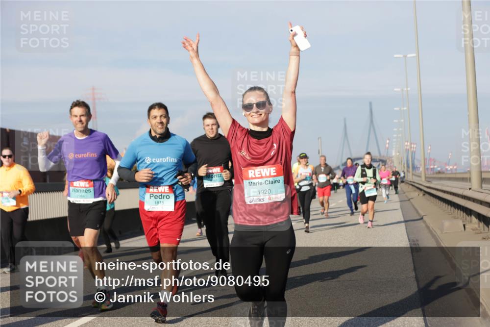 03.10.2025 - Köhlbrandbrückenlauf Jannik Wohlers http://msf.ph/oto/9080495 03.10.2025 10:01:57 Position 3 2984, 1815, 1920 meine-sportfotos.de