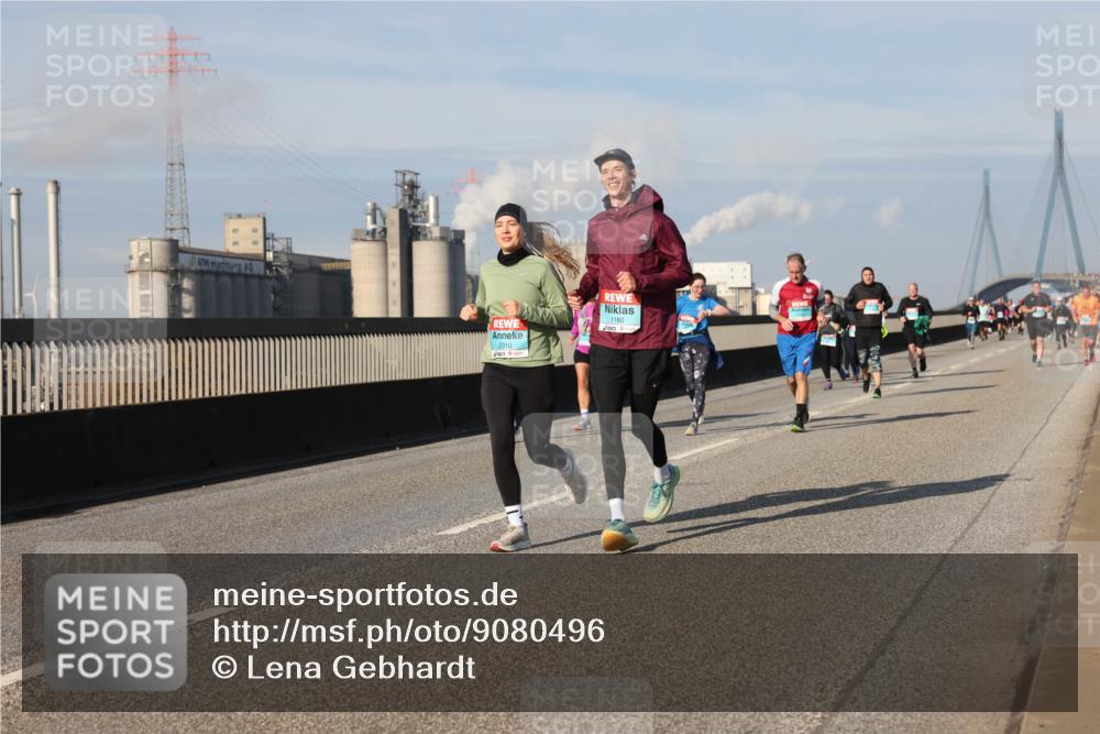 03.10.2025 - Köhlbrandbrückenlauf Lena Gebhardt http://msf.ph/oto/9080496 03.10.2025 10:03:51 Position 2 2310, 1160 meine-sportfotos.de
